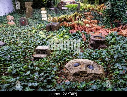 Henry Heerup Skulpturen im Garten von Louisiana Museum der Modernen Kunst am Ufer des Öresund Sound, Tretting, Dänemark Stockfoto