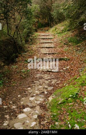 Meteora, Griechenland - Dec 19, 2019: Wanderweg von Meteora, Griechenland Stockfoto