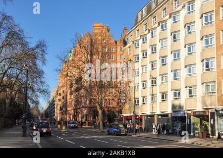 Russell Square mit Hotels Präsident und Kimpton Fitzroy, London, England, Großbritannien Stockfoto