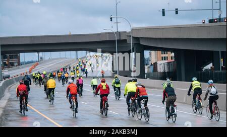 Blick auf das Radfahren im regnerischen Tag, Seattle, Washington, USA Stockfoto