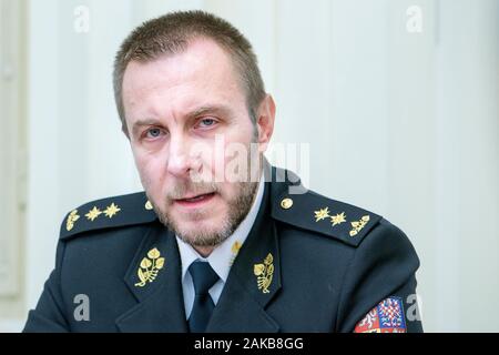 Pilsen, Tschechische Republik. 08 Jan, 2020. Tschechische Prison Service General Director Petr Dohnal, dargestellt, will Büro der Obersten Staatsanwaltschaft und der Justizminister über die Schritte der Prager Zustand hoch Staatsanwaltschaft im Fall des inhaftierten ehemaligen Politiker David Rath, Dohnal Reportern am Januar 8, 2020 in Pilsen, Tschechische Republik. Credit: Miroslav Chaloupka/CTK Photo/Alamy leben Nachrichten Stockfoto