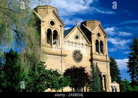 Blick auf Saint Francis Kathedrale, Santa Fe, New Mexico, USA Stockfoto