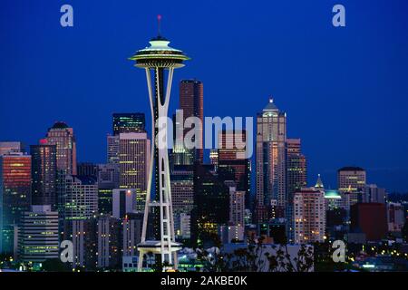 Space Needle und Seattle Skyline bei Nacht, Washington, USA Stockfoto