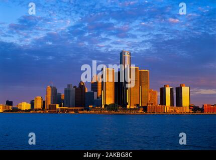 Detroit-Skyline bei Sonnenuntergang, Michigan, USA Stockfoto