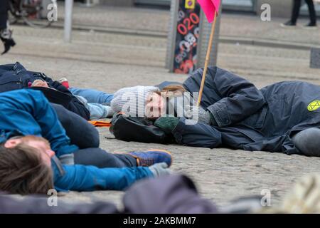 Starb Demonstranten an der Rebellion Aussterben Gruppe bei der Demonstration auf dem Damm bei 6-1 2020 Amsterdam Niederlande 2020 Stockfoto