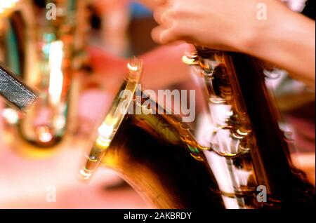 Lange Belichtung geschossen mit Nahaufnahme des Saxophonisten, Japan Stockfoto