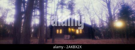 Ansicht des Hauses im Wald, White Pines State Park, Illinois, USA Stockfoto