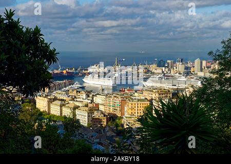 Italien, Ligurien, Genua, Genua Hafen, Leuchtturm, die auch als Torre della Lanterna oder La Lanterna auf San Benigno Hügel Stockfoto