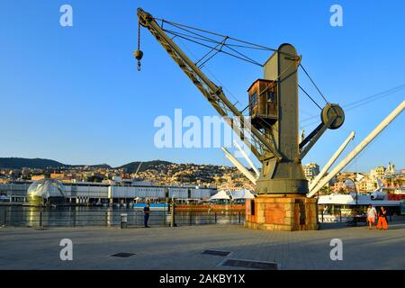 Italien, Ligurien, Genua, Porto Antico, der Hafen mit der größten Aquarium Europas, der panoramalift Der bigo und die biosfera von Renzo Piano entworfen Stockfoto