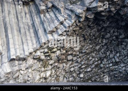 Island, Sudurland, Reynisfjara, Basaltsäulen Stockfoto
