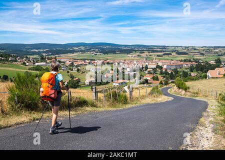 Frankreich, Haute-Loire, Saugues, Wanderung auf der Via Podiensis, einer der Französischen Pilgerwege nach Santiago de Compostela oder GR 65 Stockfoto