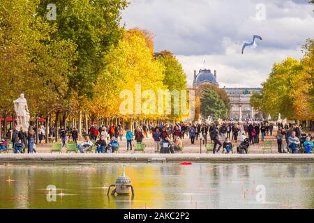 Frankreich, Paris, Tuileries Garten im Herbst Stockfoto