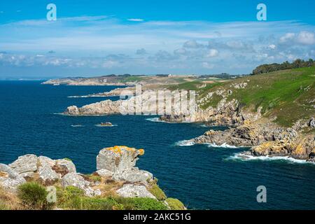 Frankreich, Finistere, Beuzec-Cap-Sizun, Panorama von Pointe de Beuzec oder Pointe de Kastel Koz entlang des GR34 Wanderweg oder Zoll Trail Stockfoto