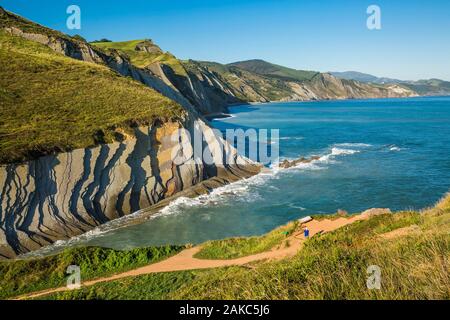 Spanien, Baskenland, Guipuzcoa, Zumaia, UNESCO Geopark, Flysch oder baskischen Küste flach, mit stratotypes zurückgehende Millionen von Jahren Stockfoto