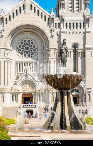 Kanada, Quebec Provinz, Capitale Nationale region, Beaupre CoaSaint Saint Anne de Beaupre, Sainte Anne de Beaupre Basilica Stockfoto