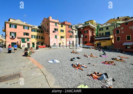 Italien, Ligurien, Genua, Boccadasse, kleinen Hafen und Strand von Boccadasse Stockfoto