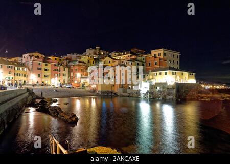 Italien, Ligurien, Genua, Boccadasse, kleinen Hafen und Strand von Boccadasse Stockfoto