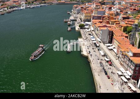 Portugal, Region Nord, Porto, historischen Zentrum als Weltkulturerbe von der UNESCO, Blick vom Dom Luis Brücke auf der historischen Cais de Ribeira Viertel am Ufer des Flusses Douro eingestuft Stockfoto
