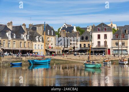 Frankreich, Morbihan, Quiberon, das alte Viertel von Port Saint-Goustan am Ufer des Flusses Auray, Saint-Sauveur Square Stockfoto