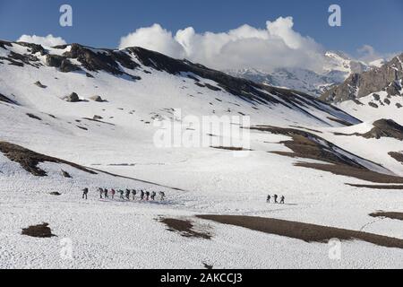 Frankreich, Hautes Alpes, Molines En Queyras, Regionaler Naturpark Queyras, Wanderer in der Nähe von Vieux, zwischen Agnel Berghütte und die Echalp Weiler Stockfoto