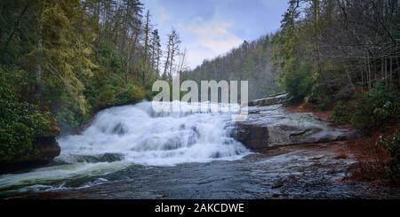 Den unteren Abschnitt des Triple fällt in DuPont State Forest. Stockfoto