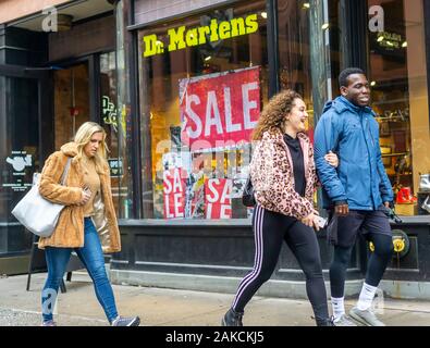 A Dr. Martens Schuh Shop in New York Stockfotografie Alamy