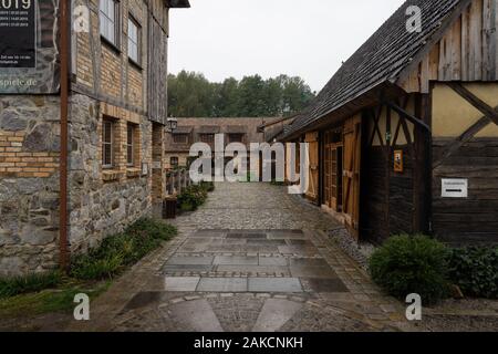 Mühle und Umgebung von der Legende der Koselbruch Krabat-Muhle (Die Satanischen Mühle). Krabat ist ein Zeichen im sorbischen Folklore. Stockfoto