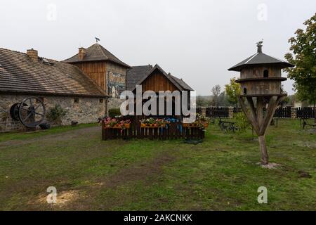 Mühle und Umgebung von der Legende der Koselbruch Krabat-Muhle (Die Satanischen Mühle). Krabat ist ein Zeichen im sorbischen Folklore. Stockfoto