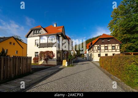 OYBIN, Deutschland - Oktober 10, 2019: Straßen einer kleinen Stadt an der Grenze zu Deutschland (Sachsen) mit der Tschechischen Republik. Stockfoto