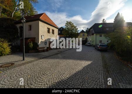 OYBIN, Deutschland - Oktober 10, 2019: Straßen einer kleinen Stadt an der Grenze zu Deutschland (Sachsen) mit der Tschechischen Republik. Stockfoto