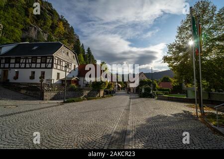 OYBIN, Deutschland - Oktober 10, 2019: Straßen einer kleinen Stadt an der Grenze zu Deutschland (Sachsen) mit der Tschechischen Republik. Stockfoto