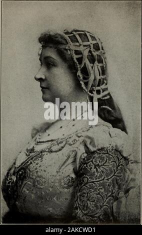 Weitere Kapitel der Oper: historische und kritische Beobachtungen und Aufzeichnungen über das lyrische Drama in New York von 1908 bis 1918. ishment mitdem Restaurierung der Italienischen Regimes begann unter Abbey, Schoef-fel und Grau im Winter 1891. Sie erfolgt ihre debuton 14. Dezember Die Opening Night, in Gounods Romeoet Juliette. Es war ein vielversprechender Einführung für theyoung Amerikanischen. Sie war erst 24 Jahre alt, andthere war viel in ihrer Kunst und nichts seiner Kindheit zu condoneexcept zu loben. Ihr stiftungskapital von Schönheit der Pro-Sohn sowie Stimme war opulent. Sie erschien in theope Stockfoto