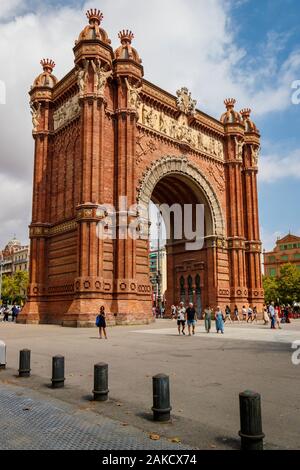 Die 1888 "Arc de Triomf" de Barcelona, auf dem Passeig de Lluís Companys. Der von dem Architekten Josep Vilaseca i Casanovas entworfen. World Messe Eingang. Stockfoto