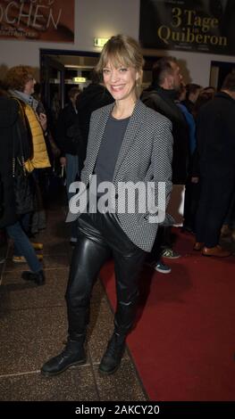 Berlin, Deutschland. 08 Jan, 2020. Die Schauspielerin Heike Makatsch bei der Premiere des Films "Freies Land". Quelle: Jörg Carstensen/dpa/Alamy leben Nachrichten Stockfoto