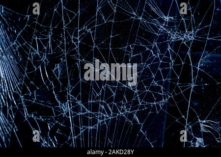 Zerbrochenes Glas auf schwarzem Hintergrund Stockfoto