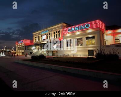 Abend des casino Gebäude in Povoa de Varzim, Nordportugal Stockfoto