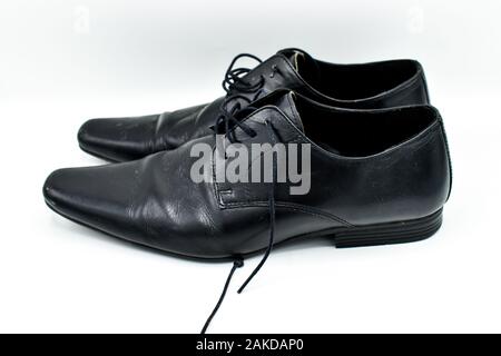 Ein Paar schwarze formalen mens Schuhe auf weißem Hintergrund Stockfoto