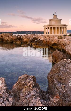 Morgen am Leuchtturm von Saint Theodoroi in der Nähe von Argostoli auf der Insel Kefalonia in Griechenland. Stockfoto