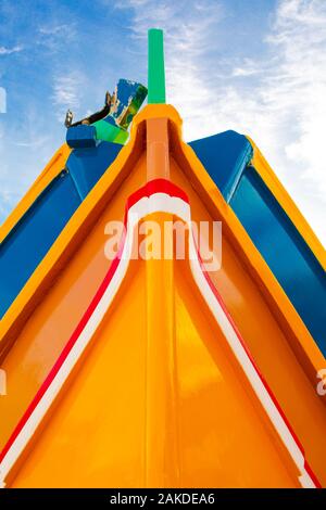 Abstrakte Nahaufnahme der lebhaften Farben und Design in der Regel auf der traditionellen maltesischen Fischerboot verwendet, die 'ghajsa' oder 'Luzzu". Stockfoto