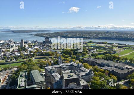 Vom Observatoire de la Capitale, Ville de Quebec, Quebec, Kanada, Blick auf Quebec City, den Saint Lawerence River und die Umgebung Stockfoto