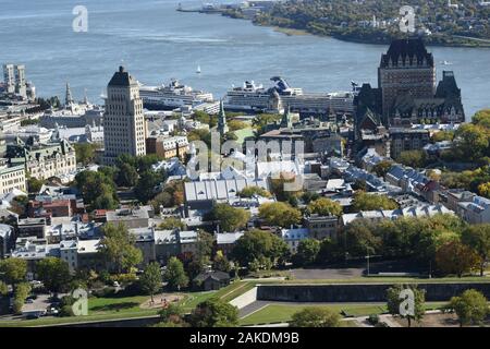 Vom Observatoire de la Capitale, Ville de Quebec, Quebec, Kanada, Blick auf Quebec City, den Saint Lawerence River und die Umgebung Stockfoto