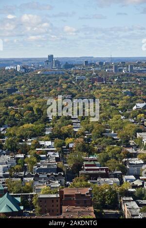 Vom Observatoire de la Capitale, Ville de Quebec, Quebec, Kanada, Blick auf Quebec City, den Saint Lawerence River und die Umgebung Stockfoto