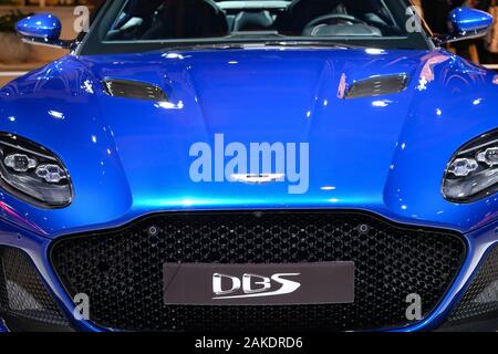 Brüssel. 8 Jan, 2020. Foto auf Jan. 8, 2020 zeigt ein Aston Martin DBS Volante Superleggera Auto an der 'Dream Cars' Salon der 98th Brüsseler Motor Show in Brüssel, Belgien. Die 98Th Brüsseler Motor Show der Öffentlichkeit von Jan. 10 bis 19 öffnen. Über 40 Luxus Autos am 'Dream Cars' Salon während der Motor Show angezeigt. Credit: Zhang Cheng/Xinhua/Alamy leben Nachrichten Stockfoto