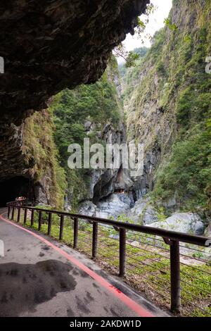 Der neue Tunnel mit Neun Kurven im Taroko-Nationalpark, Taiwan, der im Juni 2019 nach 6 Jahren Bauarbeiten zur Modernisierung wiedereröffnet wurde Stockfoto