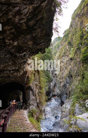 Der neue Tunnel mit Neun Kurven im Taroko-Nationalpark, Taiwan, der im Juni 2019 nach 6 Jahren Bauarbeiten zur Modernisierung wiedereröffnet wurde Stockfoto