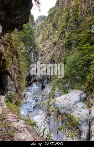 Der neue Tunnel mit Neun Kurven im Taroko-Nationalpark, Taiwan, der im Juni 2019 nach 6 Jahren Bauarbeiten zur Modernisierung wiedereröffnet wurde Stockfoto