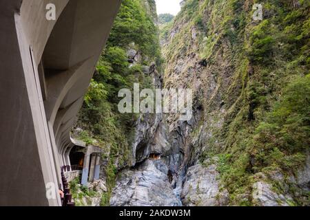 Der neue Tunnel mit Neun Kurven im Taroko-Nationalpark, Taiwan, der im Juni 2019 nach 6 Jahren Bauarbeiten zur Modernisierung wiedereröffnet wurde Stockfoto