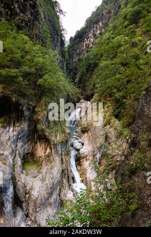 Der neue Tunnel mit Neun Kurven im Taroko-Nationalpark, Taiwan, der im Juni 2019 nach 6 Jahren Bauarbeiten zur Modernisierung wiedereröffnet wurde Stockfoto