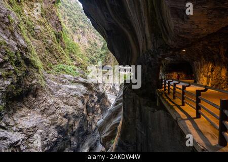 Der neue Tunnel mit Neun Kurven im Taroko-Nationalpark, Taiwan, der im Juni 2019 nach 6 Jahren Bauarbeiten zur Modernisierung wiedereröffnet wurde Stockfoto