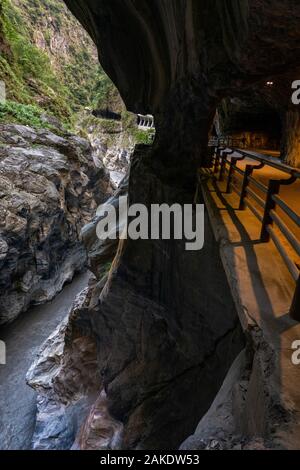 Der neue Tunnel mit Neun Kurven im Taroko-Nationalpark, Taiwan, der im Juni 2019 nach 6 Jahren Bauarbeiten zur Modernisierung wiedereröffnet wurde Stockfoto